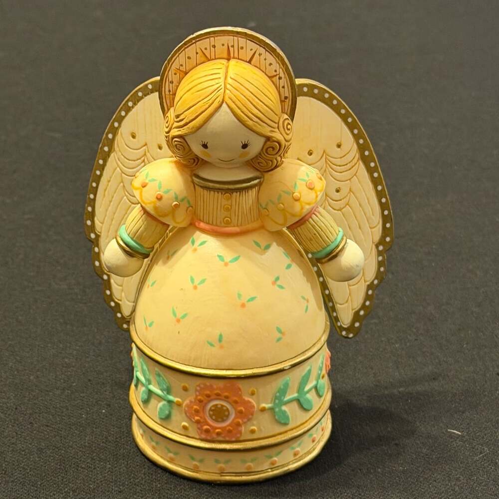 Hallmark 1977 Yesteryears Angel Christmas Figurine Tree Topper 6” Tall